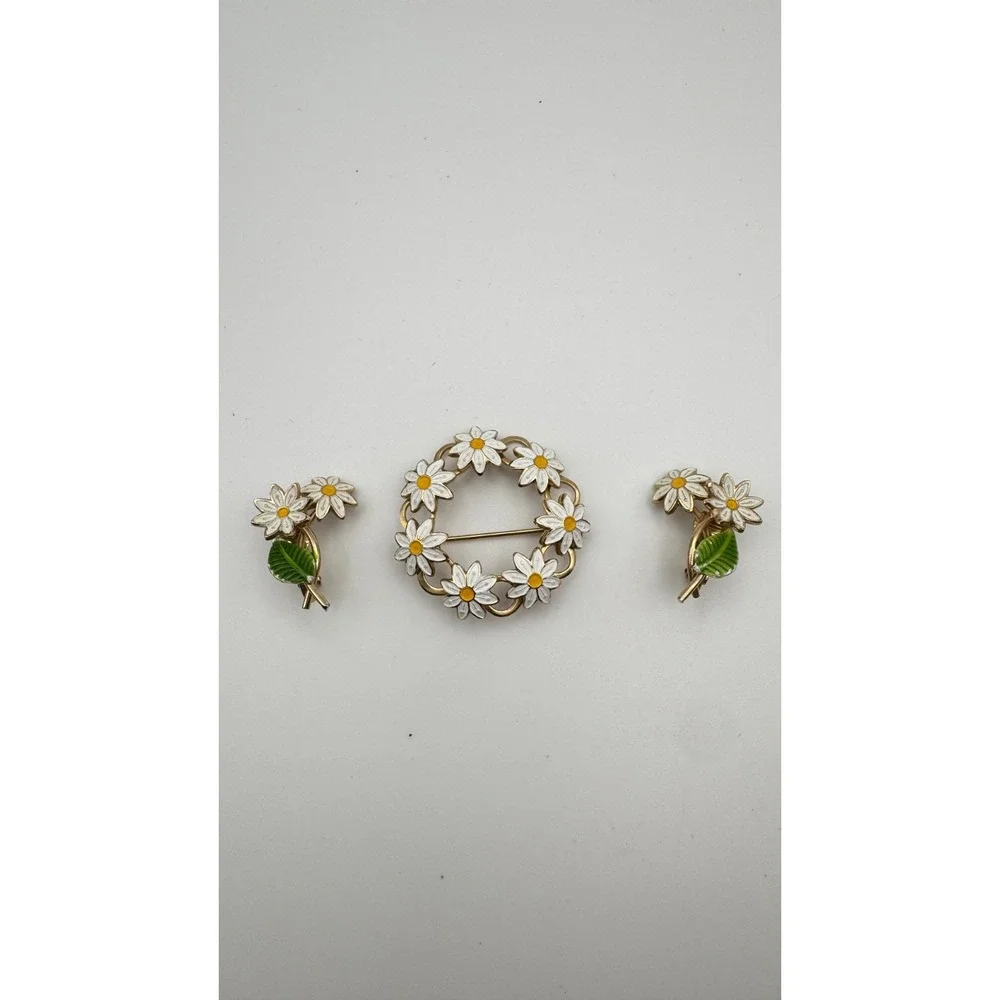 Vintage Daisy Brooch Earrings Set White Enamel  Flower Wreath Pin